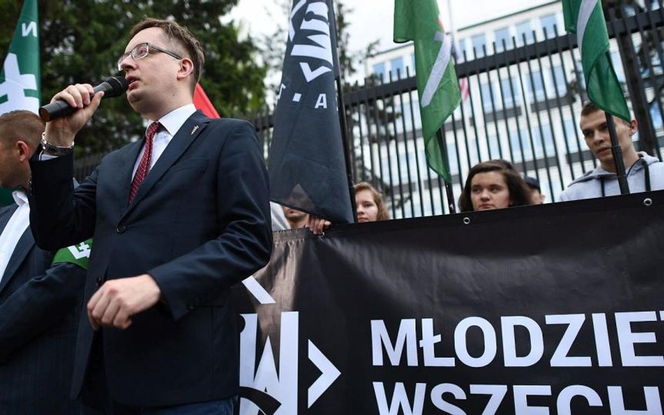 Robert Winnicki zapewnia, że zamieszanie z wpisem do rejestru nie zdemobilizowało partyjnych struktu