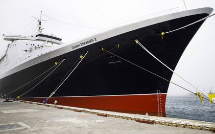 Statek o długości 294 m zostanie zacumowany na stałe w Mina Rashid w Dubaju. W 1967 r. 30 tys. osób 