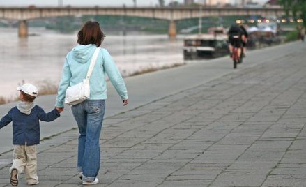 W naszym kraju na 100 kobiet rodzi się tylko 130 dzieci
