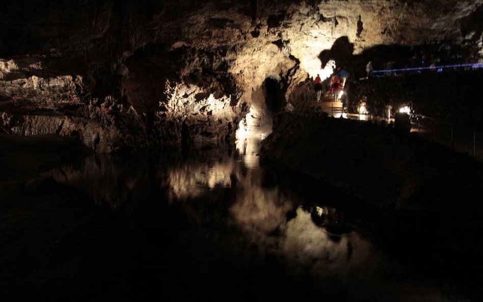 Jaskinie w Han-sur-Lesse w Belgii