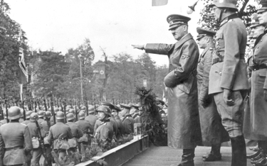 5 października 1939 r. Adolf Hitler odebrał w Alejach Ujazdowskich w Warszawie defiladę zwycięstwa w