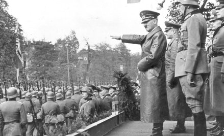 5 października 1939 r. Adolf Hitler odebrał w Alejach Ujazdowskich w Warszawie defiladę zwycięstwa w