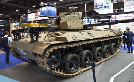 REFUBOT to próba reanimacji starego francuskiego czołgu podstawowego AMX-30B, poprzez przebudowę na 