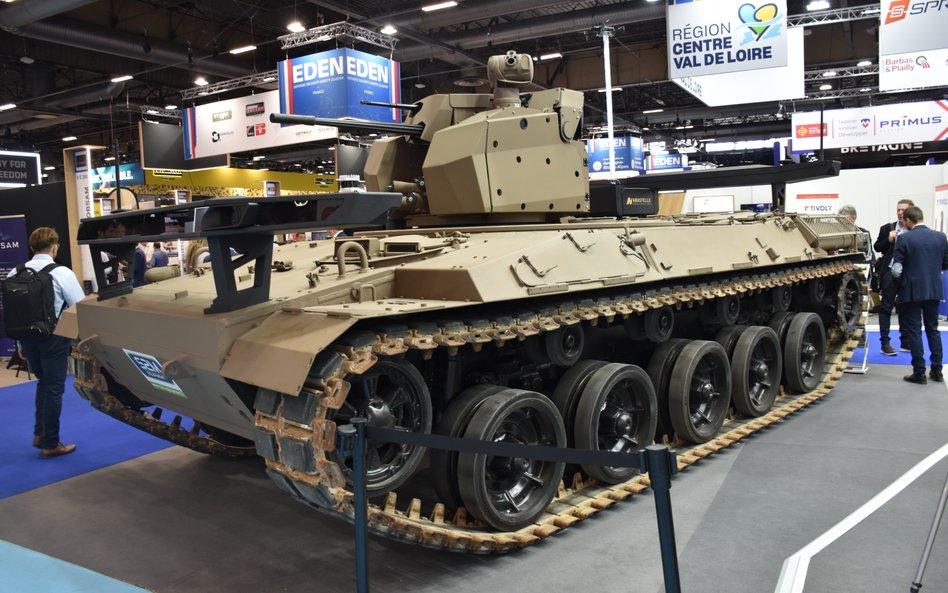 REFUBOT to próba reanimacji starego francuskiego czołgu podstawowego AMX-30B, poprzez przebudowę na 