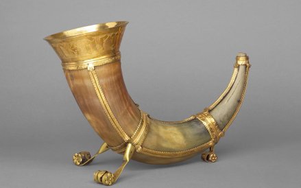 12Czara tzw. “Pazur gryfa” Północne Niemcy, 2 połowa XIV wieku, róg, srebro pozłacane