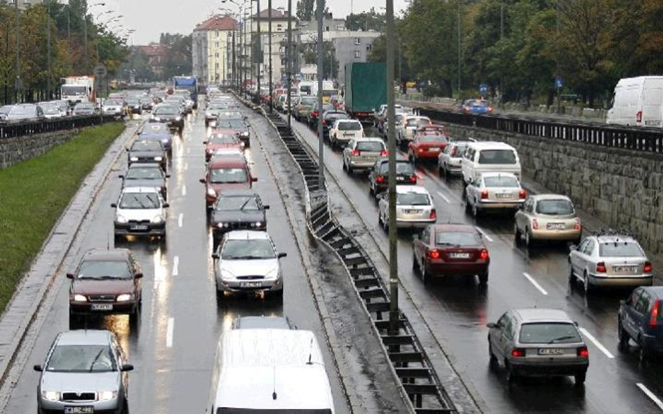 Korki będą murowane. Miasto planuje zwężanie Trasy Łazienkowskiej podczas remontu estakad