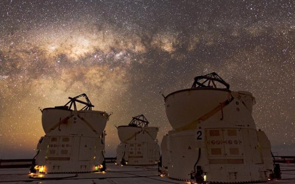 VLT należy do Obserwatorium Paranal na szczycie Cerro Paranal (2635 m n.p.m.) w Chile