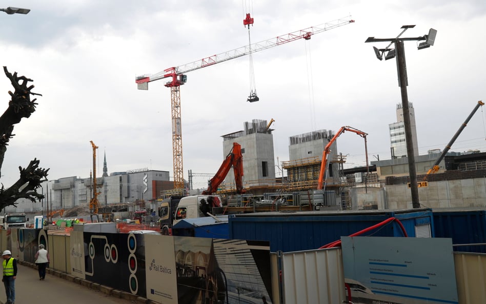 Teren budowy terminalu Rail Baltic w Rydze na Łotwie, 24 kwietnia 2023 r.