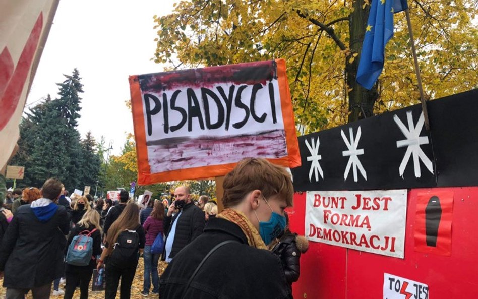 Nauczycielka z prywatnej szkoły ma dyscyplinarkę w sprawie protestów. Jest interwencja RPO