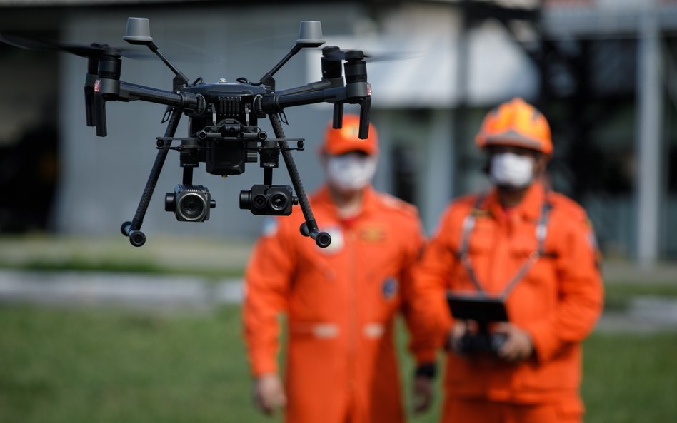 Dron do rozpoznania pożaru. FireDrone chroni strażaków przed ryzykiem