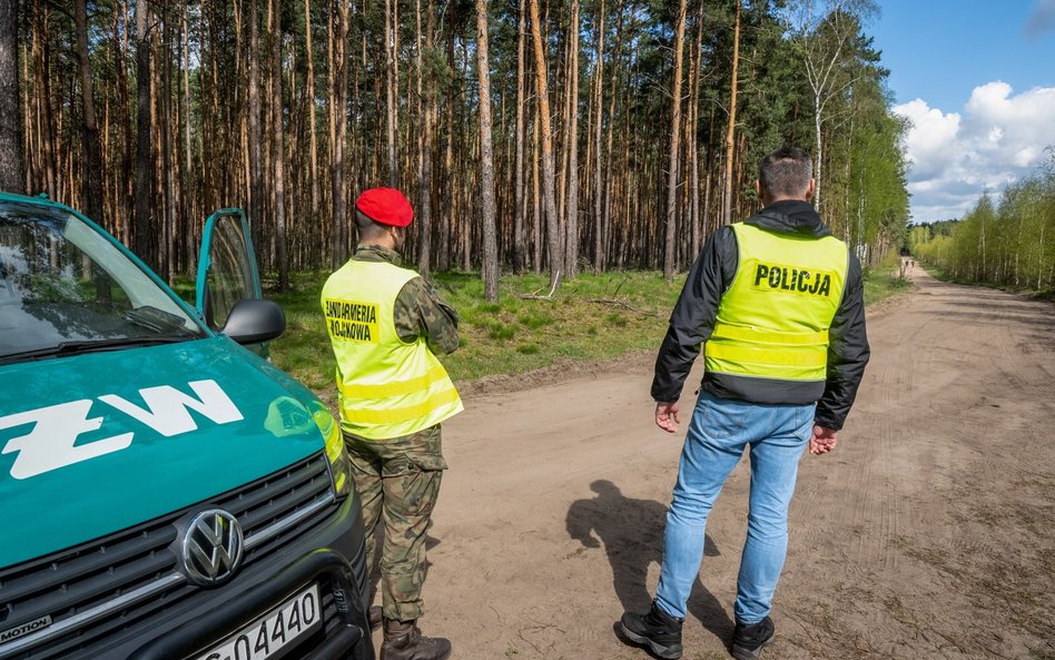 Szczątki „obiektu wojskowego” w pobliżu Bydgoszczy. To pocisk powietrze-ziemia?