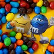 Po fali oburzenia M&M’s wycofuje żeńskie gadające cukierki z reklam. I spotyka się z krytyką
