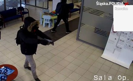 Napad na bank w Katowicach. Policja publikuje nagranie