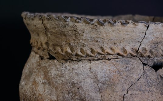 Naczynia kultury złockiej ze zbiorów MZS fot. S.Mroczka