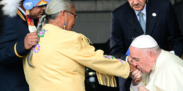 Papież przeprasza rdzennych mieszkańców Kanady za grzechy Kościoła