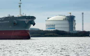 Amerykański gaz dobijający do brzegów Europy zmusza Gazprom do walki o rynek i inwestorów.