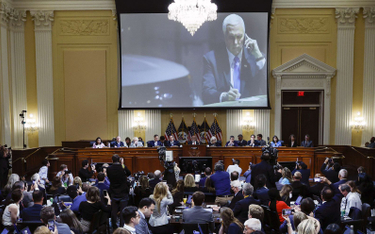 Komisja Kongresu ogląda nagranie z 6 stycznia 2021 roku z ówczesnym wiceprezydentem Mikiem Pence’em