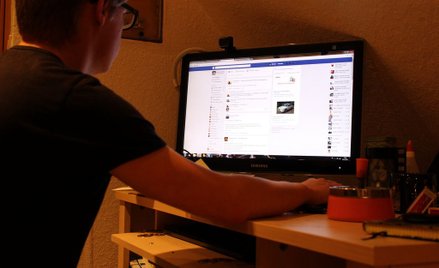 Facebook usuwa 16 stron łamiących jego zasady