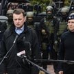 Szef MSWiA Mariusz Błaszczak (na zdjęciu w środku)