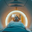 Prezes BrainScan Szymon Korzekwa, doktor medycyny, naukowiec, fizyk medyczny i doświadczalny, przeko