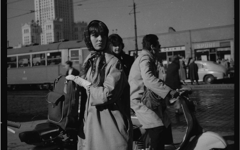Scenki z Warszawy, 1960, dzięki uprzejmości artysty. Fot. Tadeusz Rolke