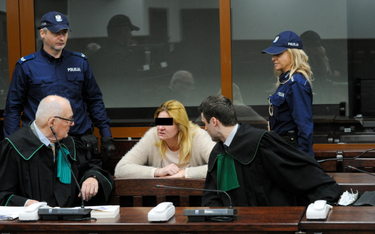 Oskarżona Katarzyna R.  na sali Sądu Okręgowego w Słupsku