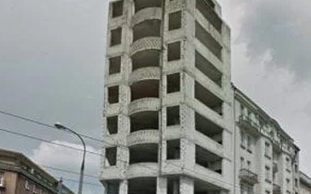 W pierwszej dekadzie XXi wieku pojawiła się nadzieja na ukończenie budynku, skończyło się na wymurow