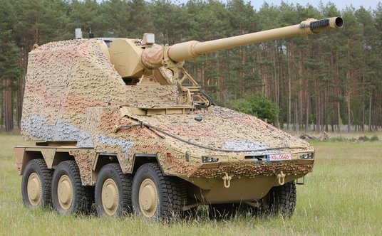 "RCH 155 na podwoziu transportera Boxer. Fot./KMW."