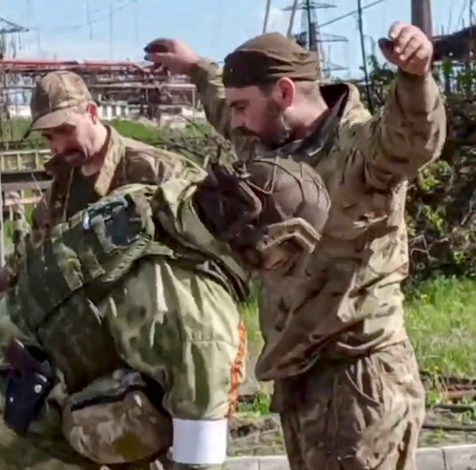 Przeszukiwany obrońca twierdzy Azowstal