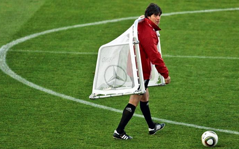 Joachim Loew przy pracy /Ina Fassbender