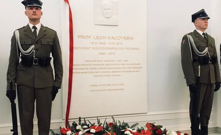 Tablica Lecha Kaczyńskiego w Sejmie. Opozycja oburzona