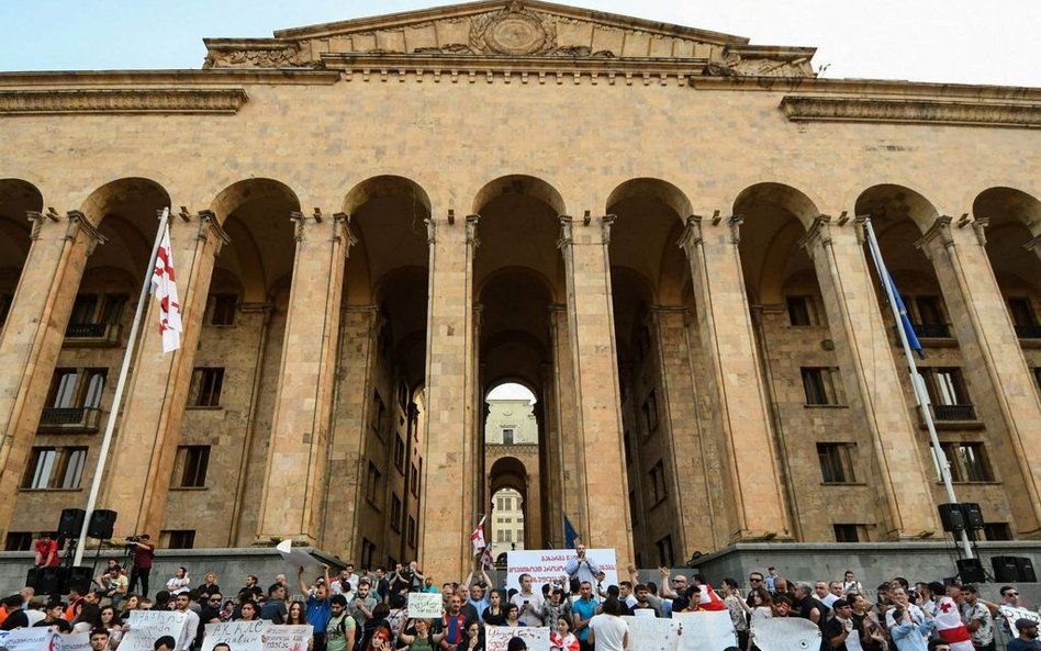 Gruzja: Po protestach w Tbilisi władza zmieni prawo wyborcze?