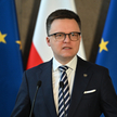 Marszałek Sejmu Szymon Hołownia na briefingu prasowym w Sejmie.