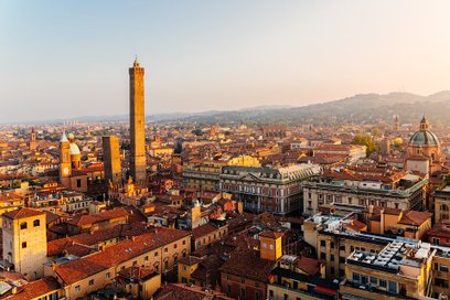 Bolonia słynie z unikalnej architektury, w tym wpisanych na listę UNESCO portyków o łącznej długości