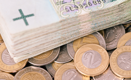 Oficjalne stopy nie drgnęły, ale rosną odsetki od lokat