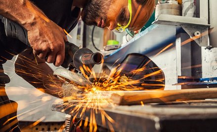 Przeciął twarz szlifierką w pracy, Sąd obniżył zadośćuczynienie. Jest skarga nadzwyczajna