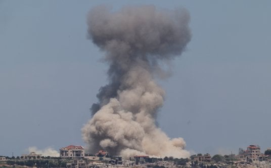 Kłęby dymu nad południowym Libanem