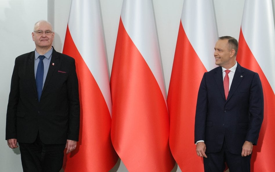 Prezydent RP Karol Nawrocki (P) i prezes Trybunału Konstytucyjnego Bogdan Święczkowski (L)