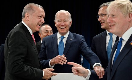 Madryt, 29 czerwca. Od lewej: prezydent Turcji Recep Erdogan, prezydent USA Joe Biden, szef NATO Jen