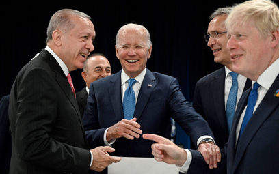 Madryt, 29 czerwca. Od lewej: prezydent Turcji Recep Erdogan, prezydent USA Joe Biden, szef NATO Jen