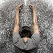Tony Orrico, Penwald: 4: unison symmetry standing (Dance Theater Workshop, New York, NY) 2010. Fot. 