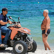 Tunezyjska Straż Narodowa na plaży na której doszło do zamachu