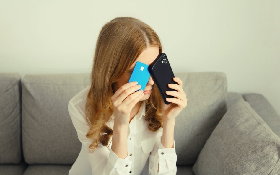 Dała się nabrać na fałszywy link. Rzecznik TSUE: bank nie może odmówić zwrotu