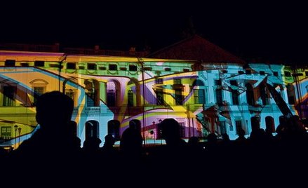 Trójwymiarowe rysunki, podkreślające barokowe zdobienia dawnej siedziby Biblioteki Narodowej, dawały