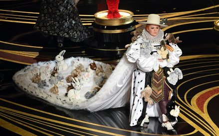 Melissa McCarthy przedstawiała nominację w kategorii najlepsze kostiumy w takiej oto kreacji: