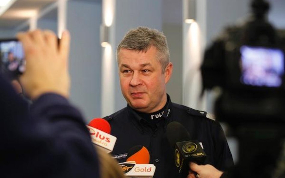 Śledczy sprawdzą decyzje szefa policji