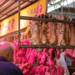 Nogi wieprzowe na sprzedaż na targu w Hongkongu.