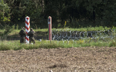 Na granicy z Białorusią wojsko ułożyło już 100 km zasieków