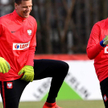 Wojciech Szczęsny (z lewej) i Łukasz Fabiański podczas treningu w Warszawie. Z Austrią zagra Szczęsn