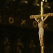 Setki dorosłych idą do chrztu